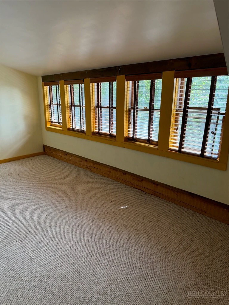 Image number 10 for the current listing