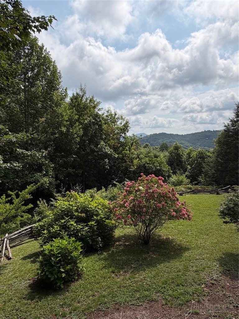 Image number 21 for the current listing