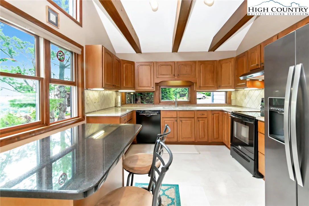 Image number 19 for the current listing