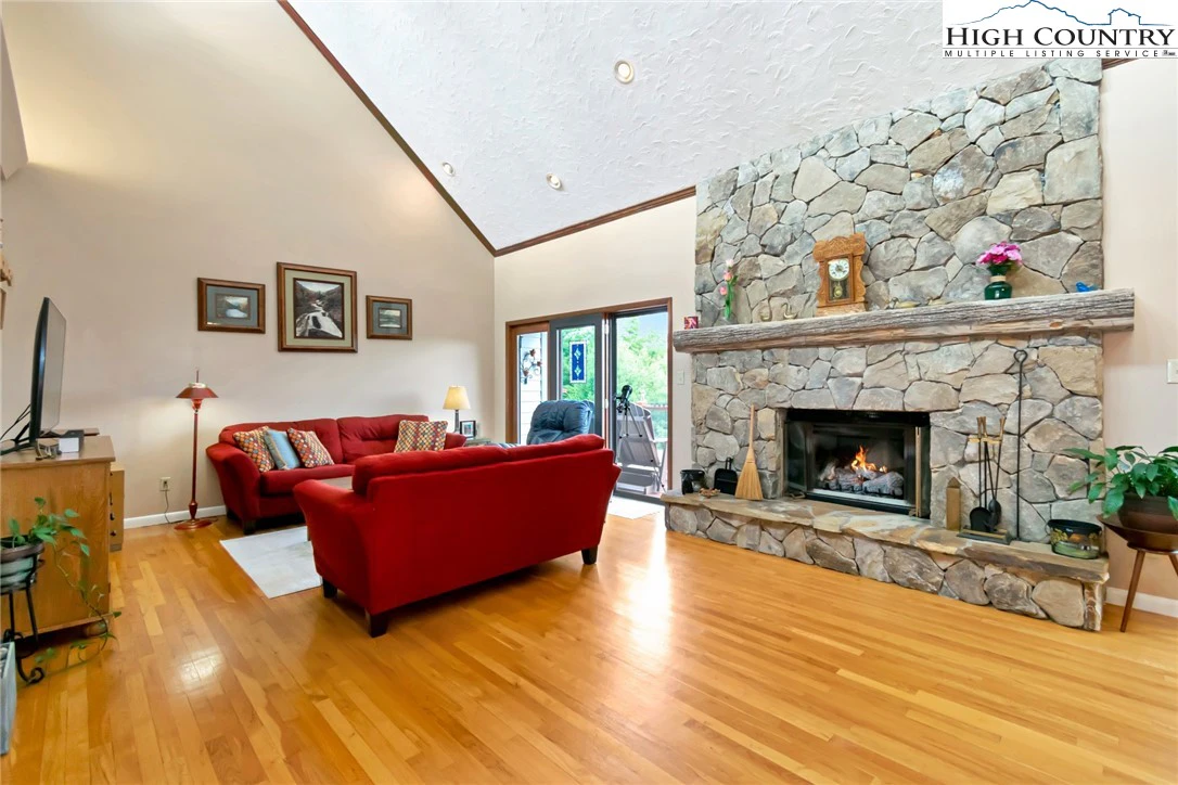 Image number 5 for the current listing