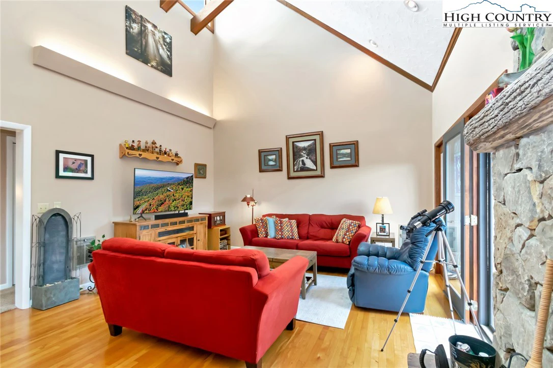 Image number 10 for the current listing