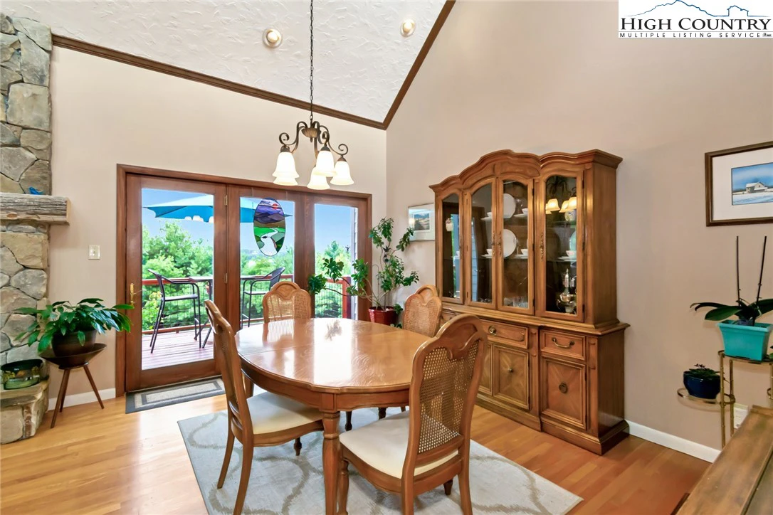 Image number 6 for the current listing