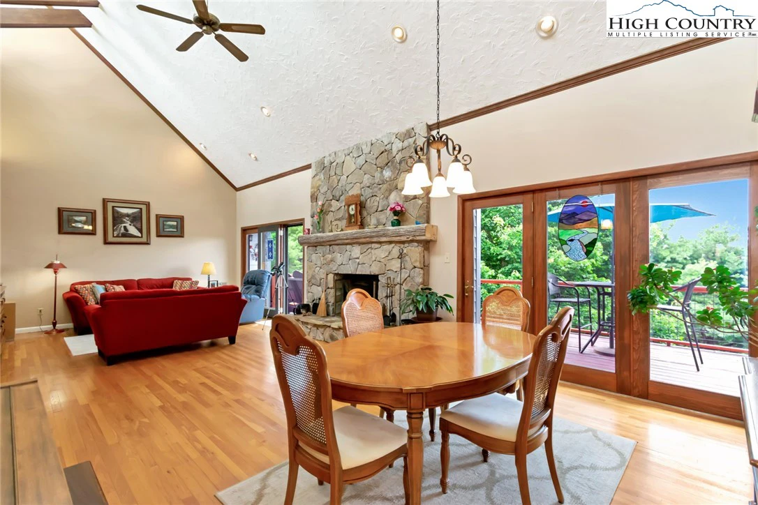 Image number 7 for the current listing