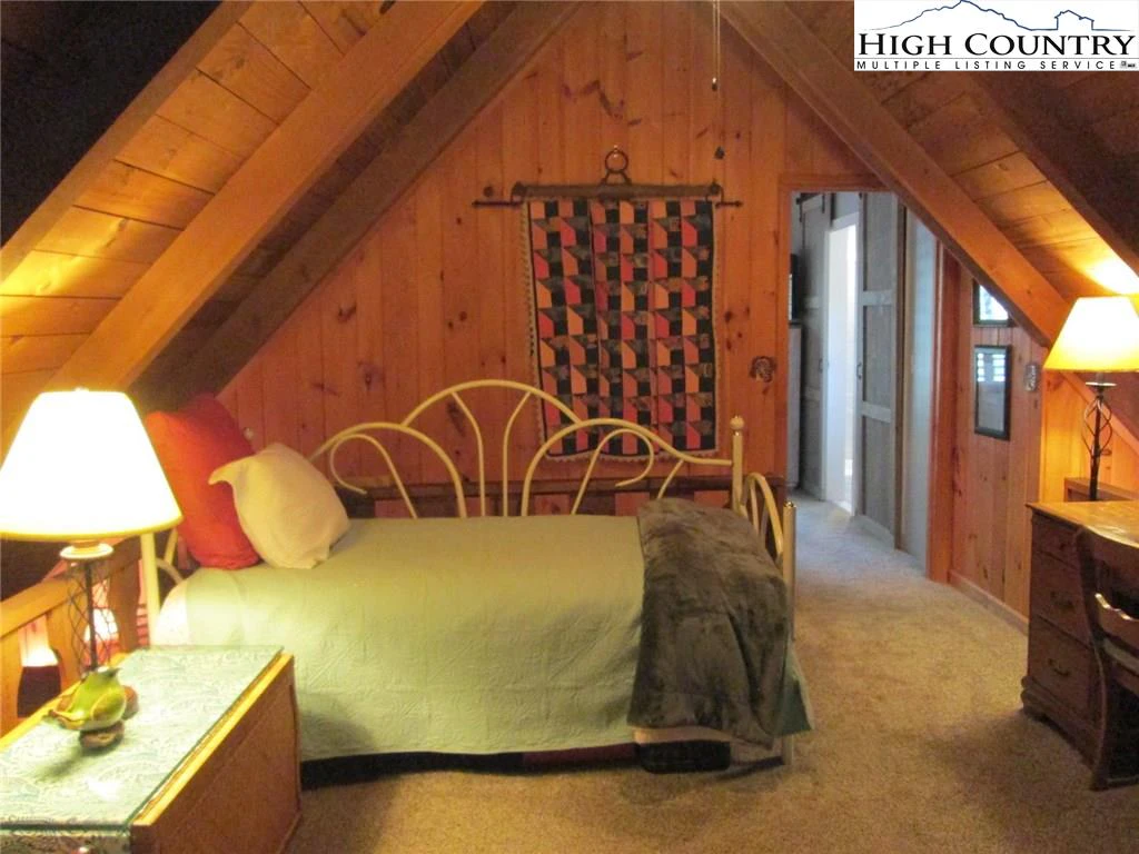 Image number 4 for the current listing