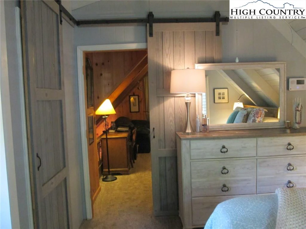 Image number 5 for the current listing