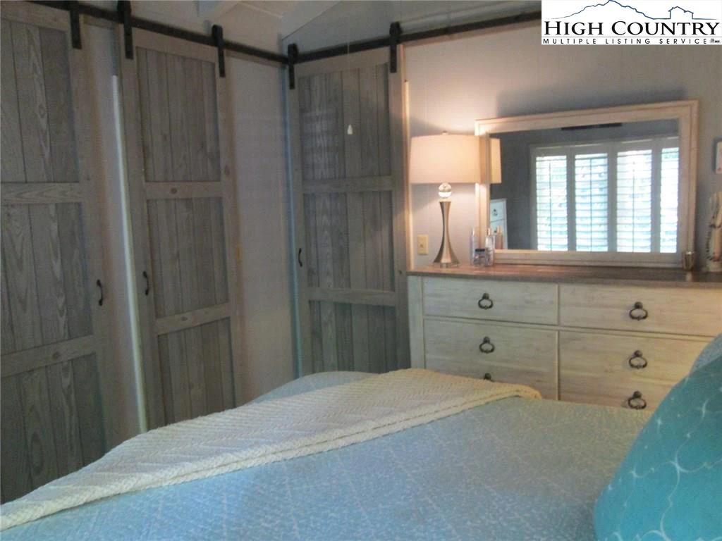 Image number 6 for the current listing