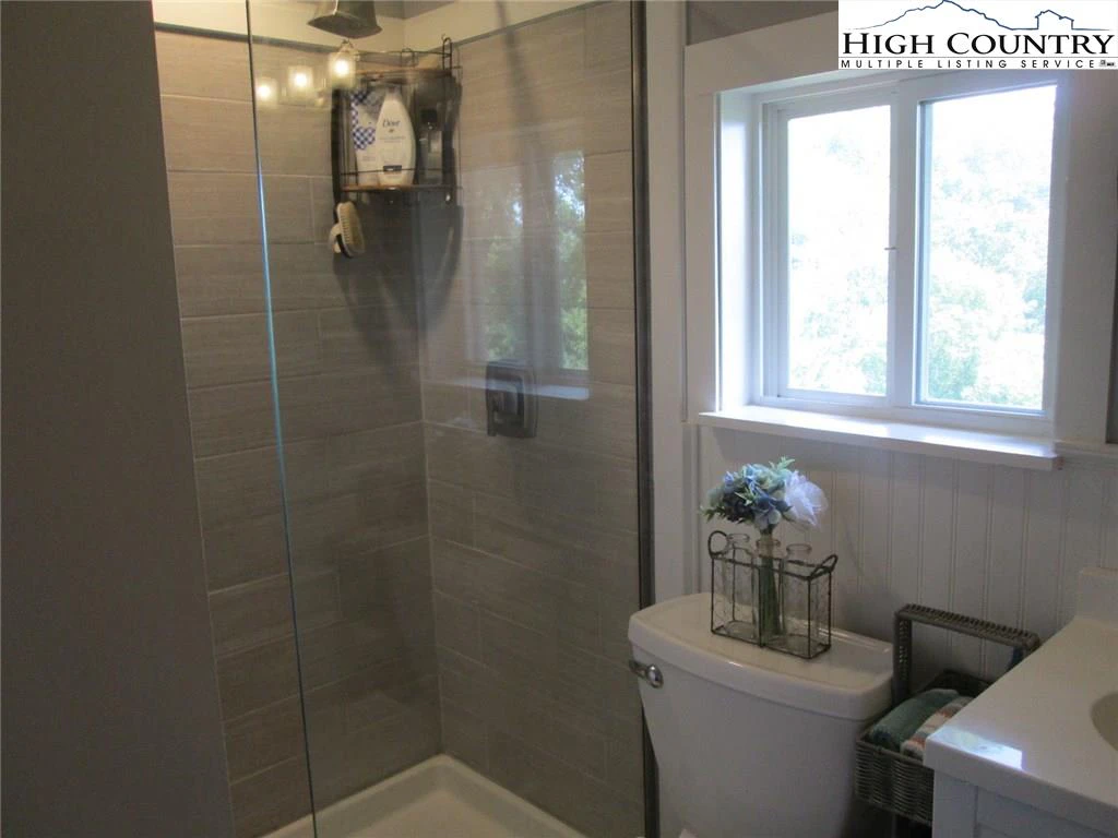 Image number 8 for the current listing