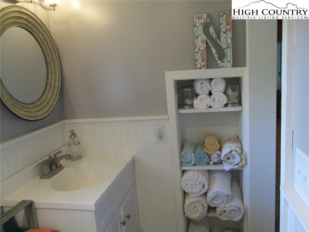 Image number 9 for the current listing