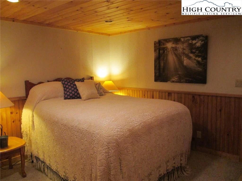 Image number 11 for the current listing