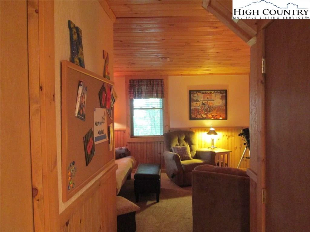 Image number 2 for the current listing