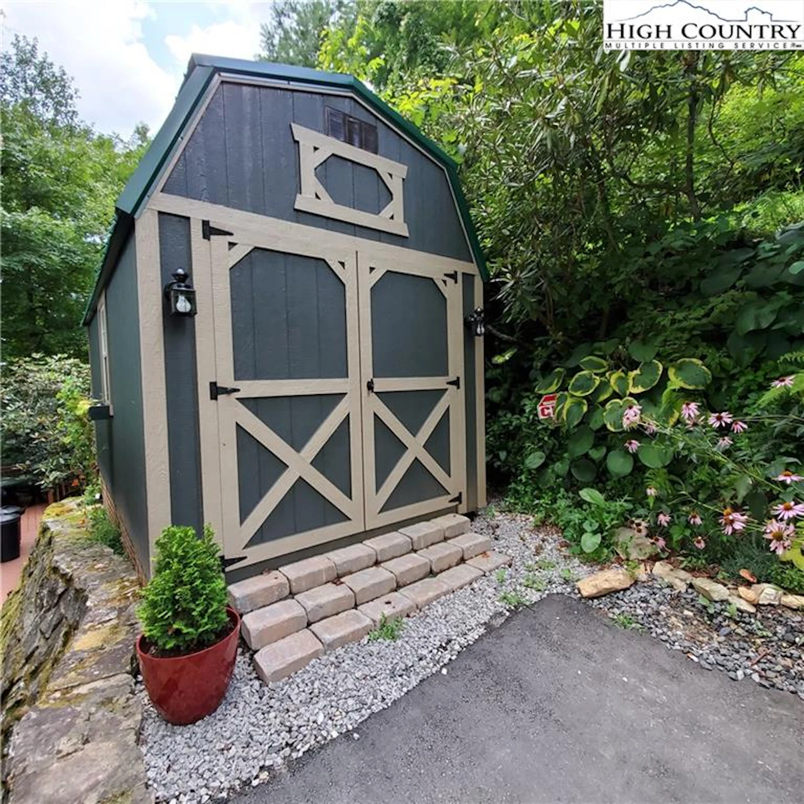 Image number 18 for the current listing