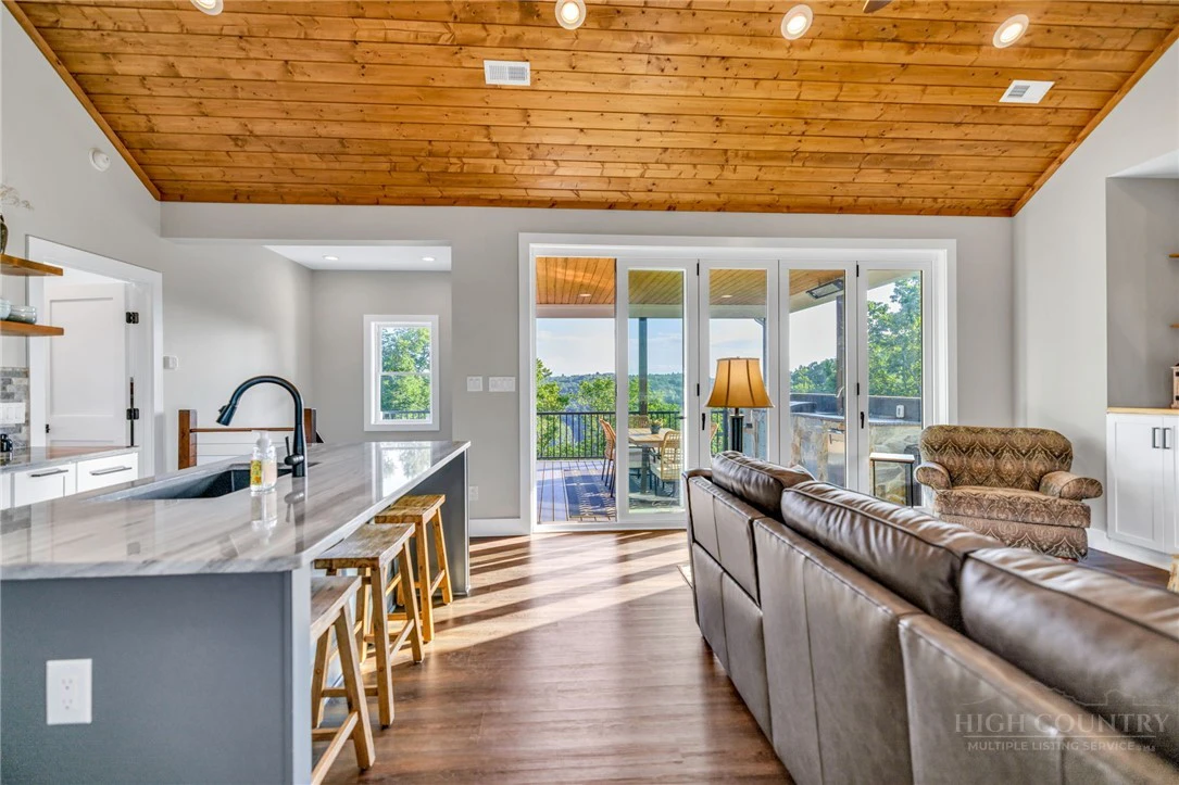 Image number 5 for the current listing