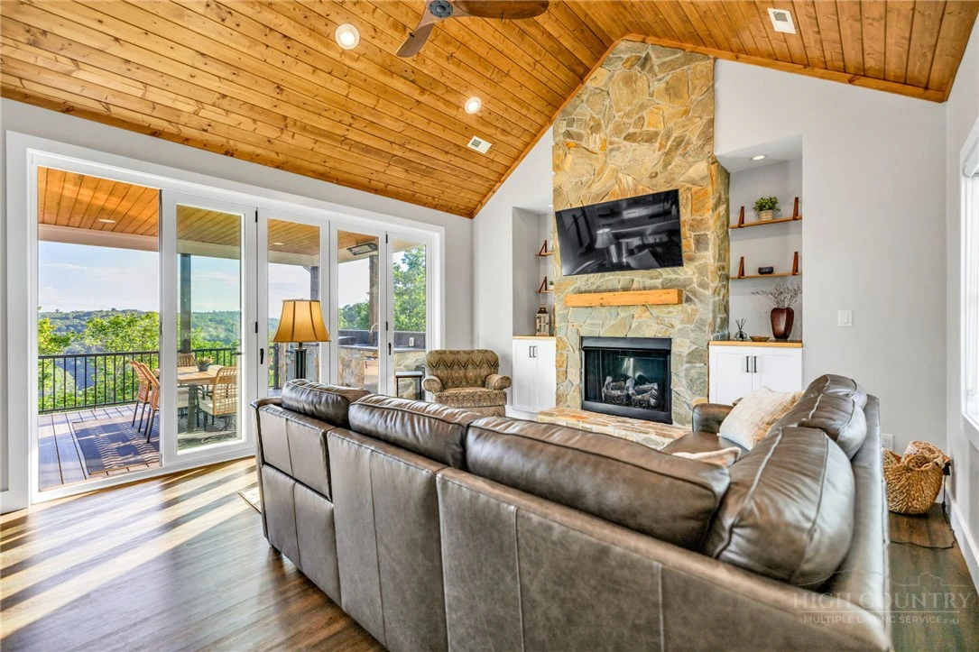 Image number 8 for the current listing