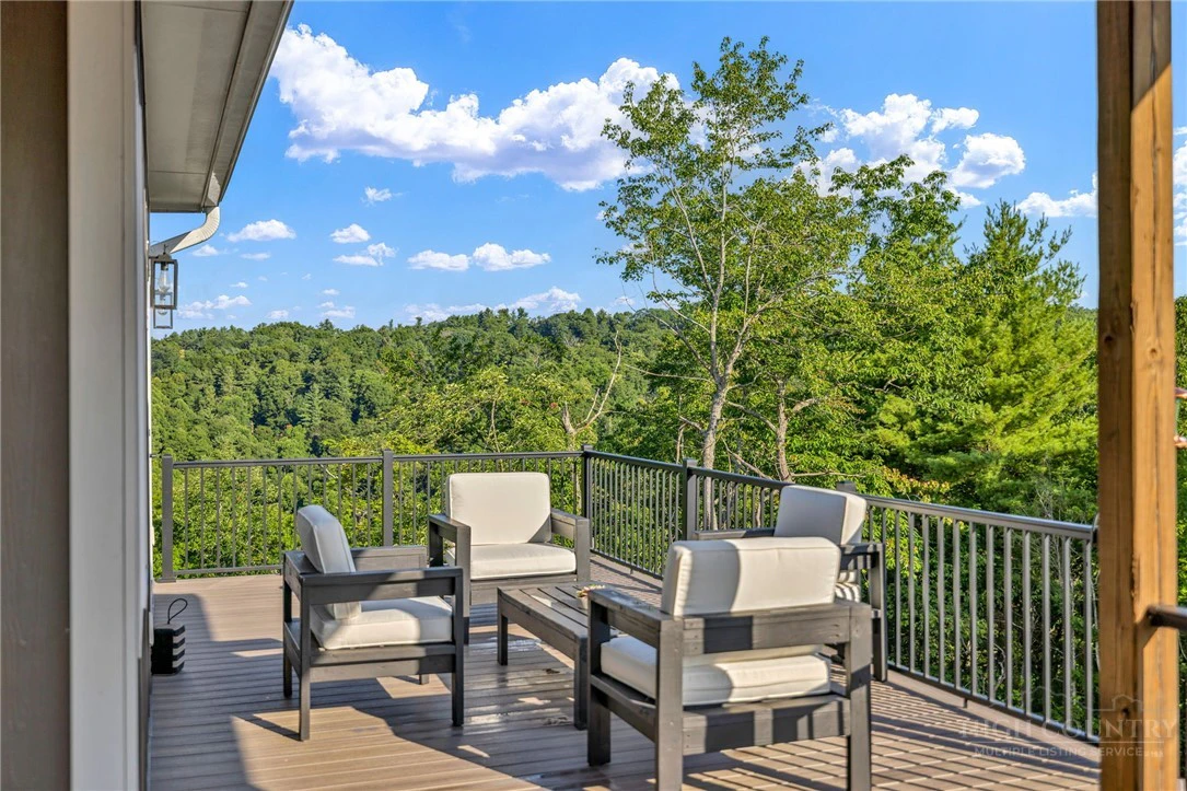 Image number 16 for the current listing