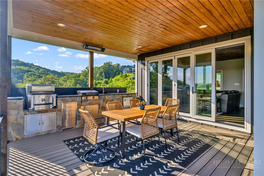 Image number 17 for the current listing