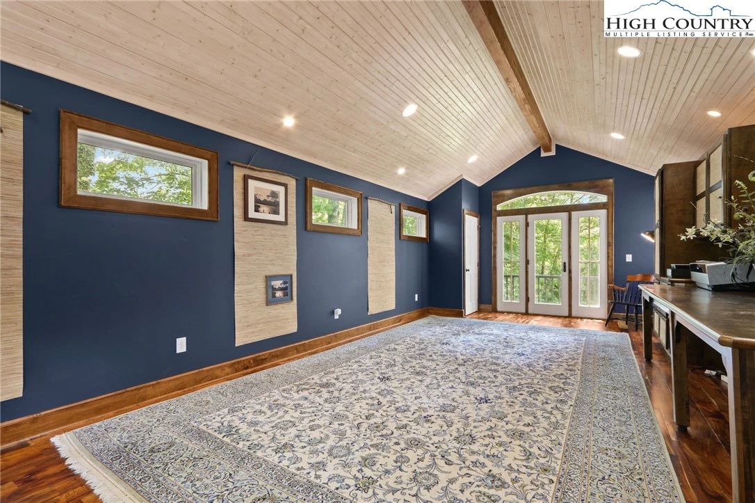 Image number 8 for the current listing