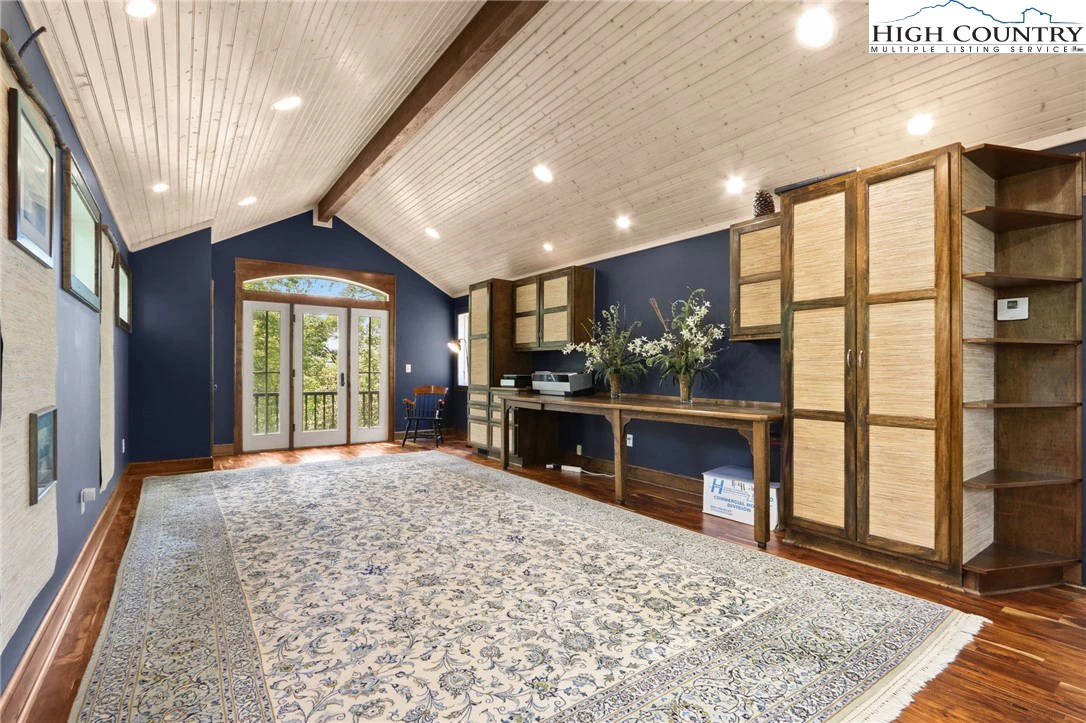 Image number 9 for the current listing