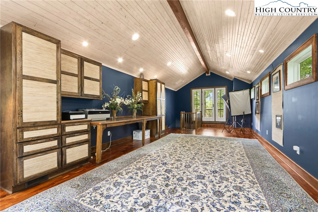 Image number 10 for the current listing