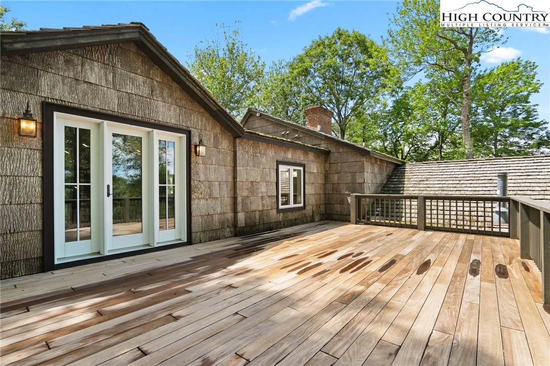 Image number 11 for the current listing