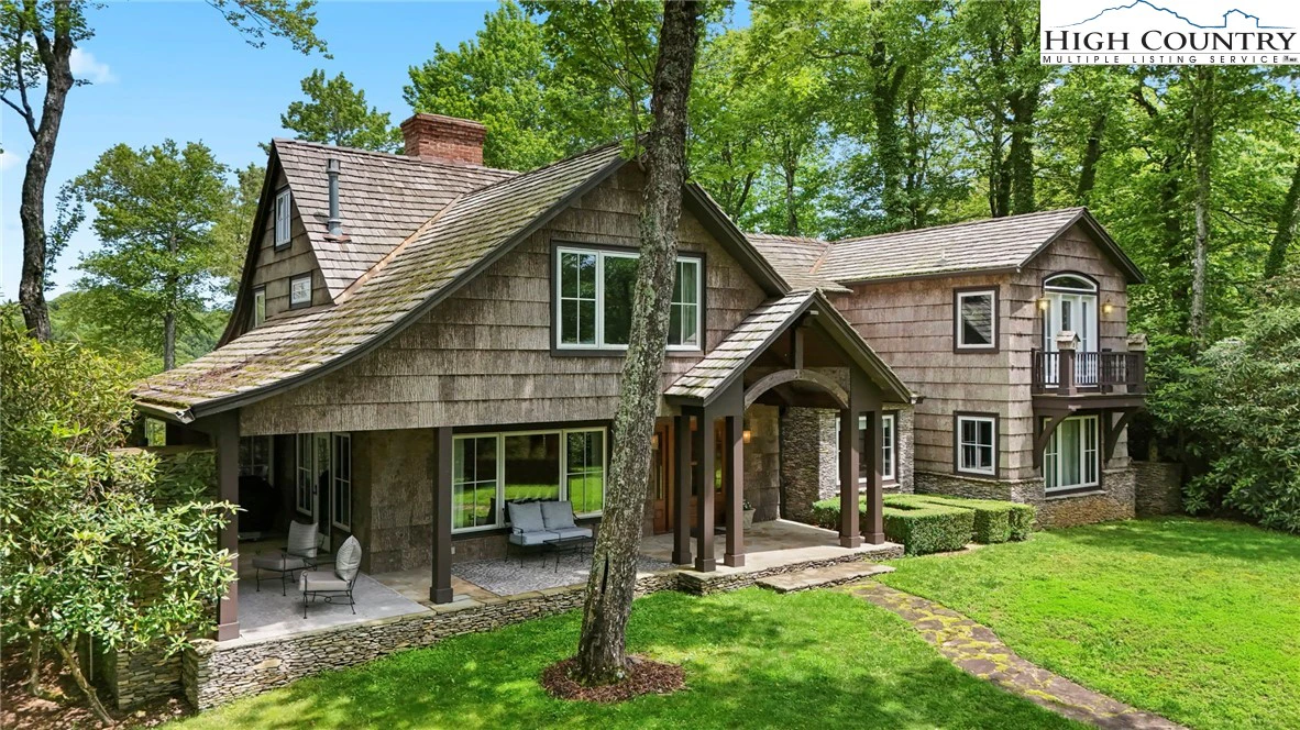 Image number 1 for the current listing