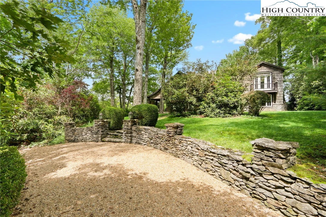 Image number 29 for the current listing
