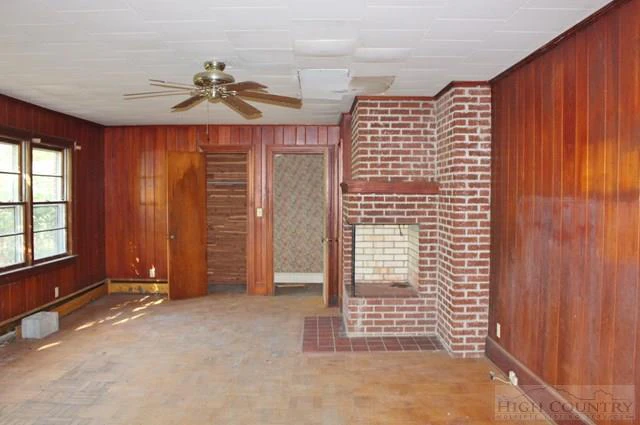 Image number 8 for the current listing