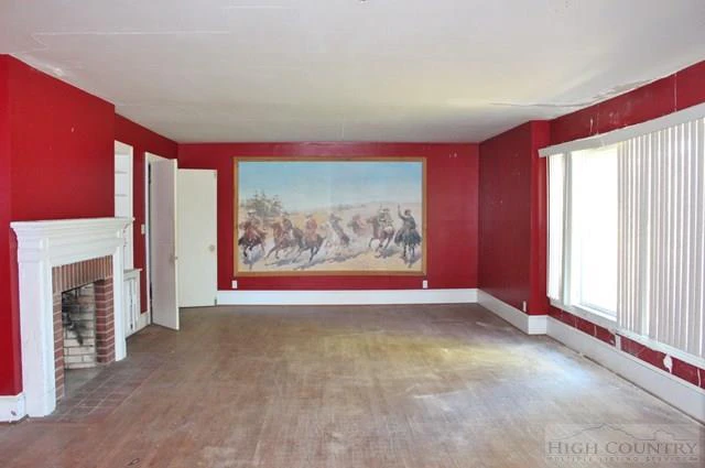 Image number 10 for the current listing