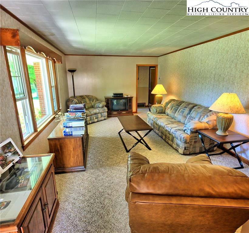 Image number 11 for the current listing