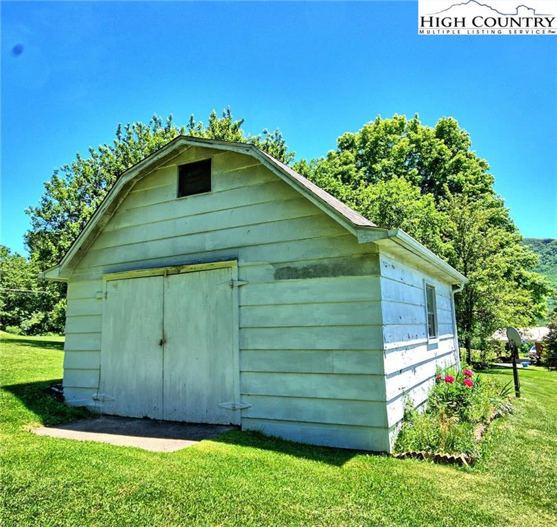 Image number 4 for the current listing