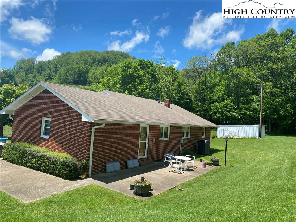 Image number 17 for the current listing