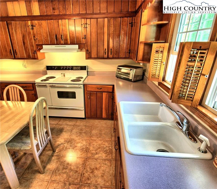 Image number 12 for the current listing