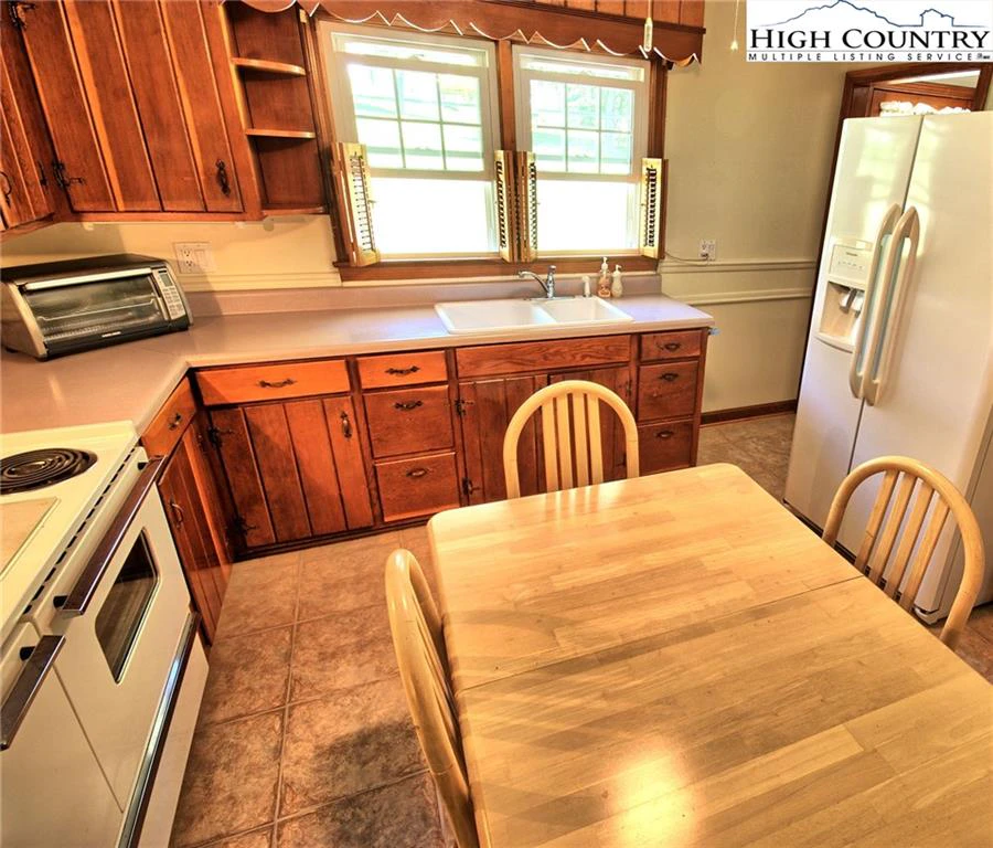 Image number 2 for the current listing