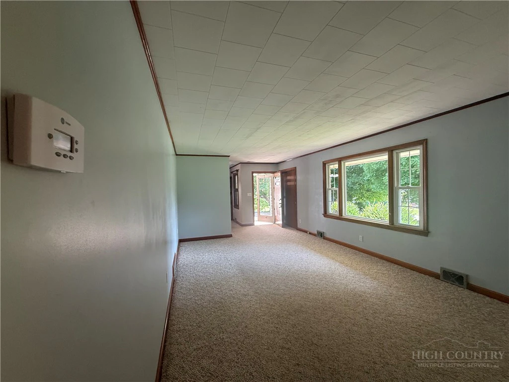 Image number 5 for the current listing
