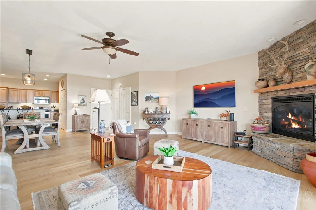Image number 2 for the current listing