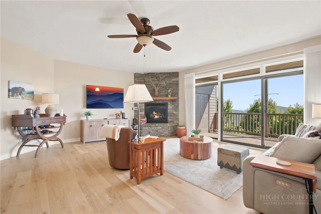 Image number 3 for the current listing