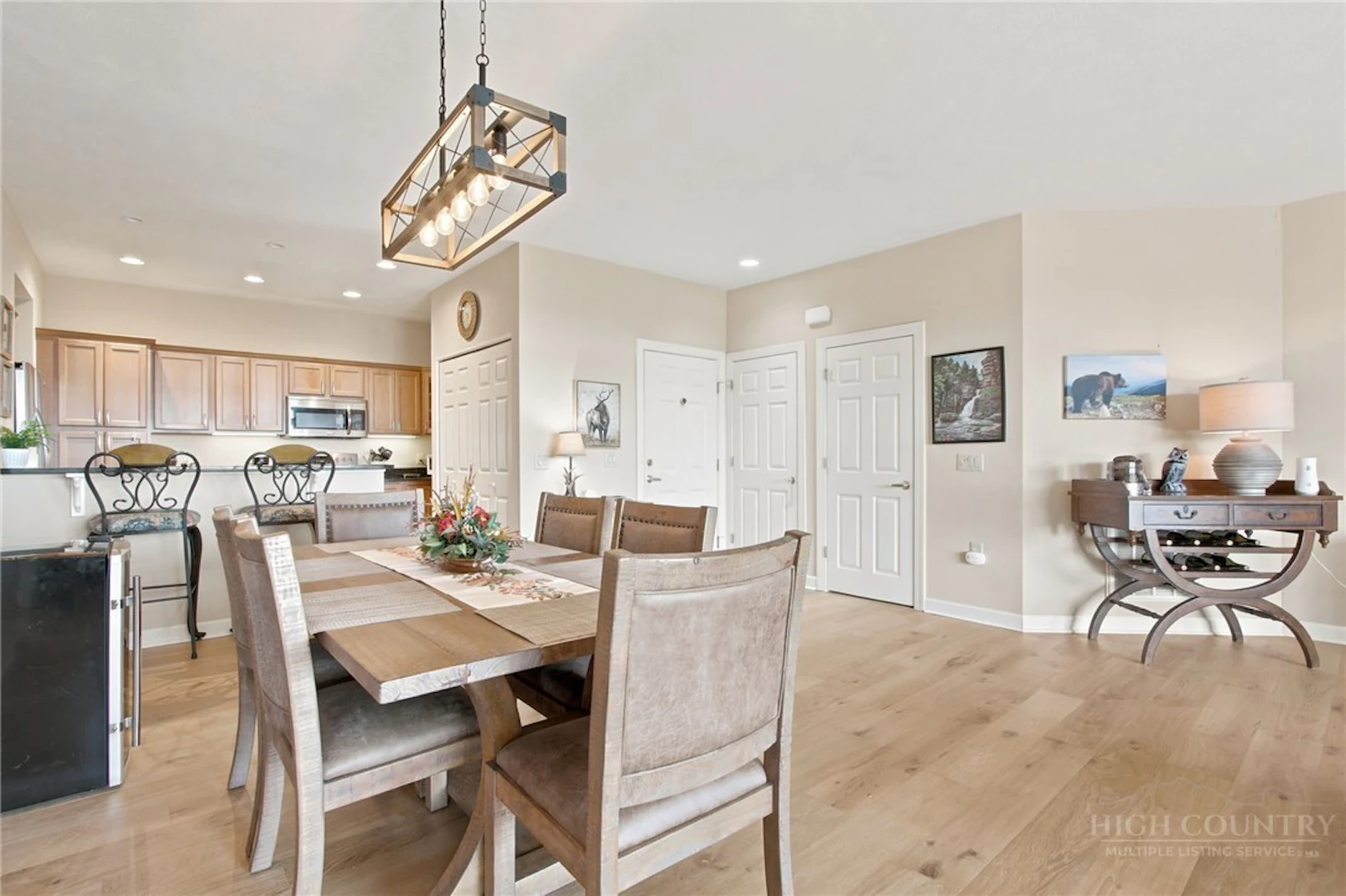 Image number 4 for the current listing