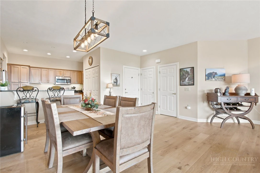 Image number 4 for the current listing