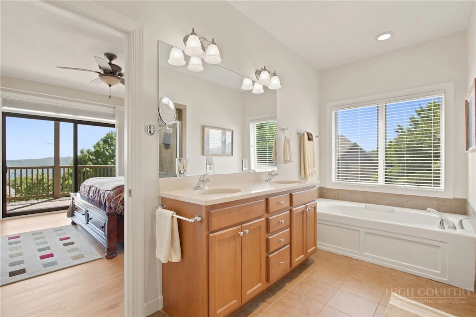 Image number 13 for the current listing