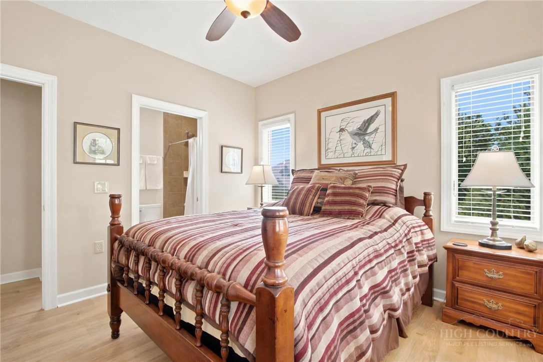 Image number 14 for the current listing