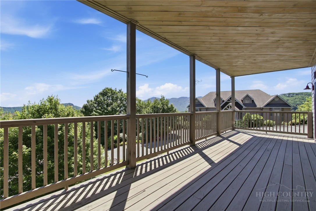 Image number 19 for the current listing