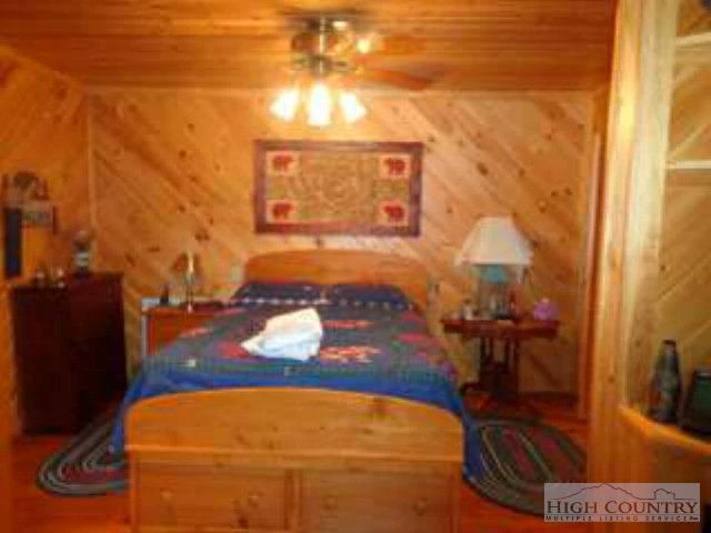 Image number 20 for the current listing