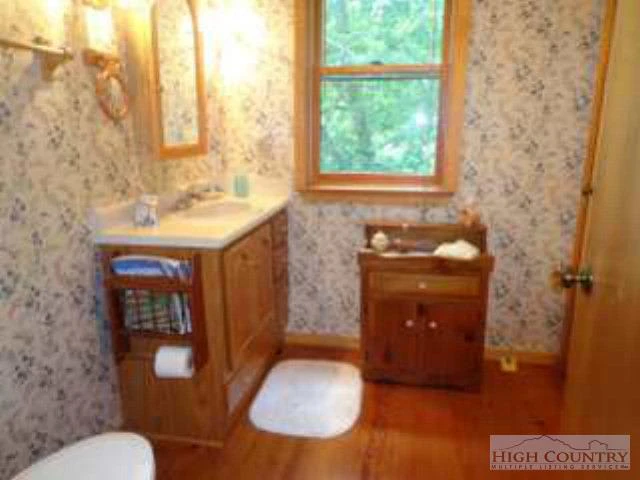 Image number 19 for the current listing