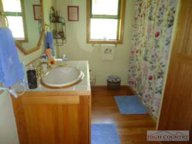 Image number 7 for the current listing