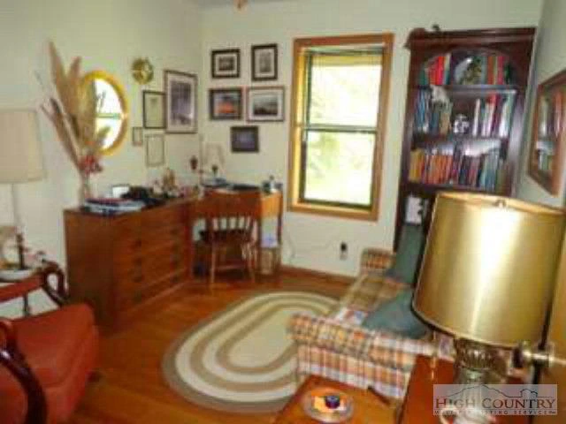 Image number 5 for the current listing