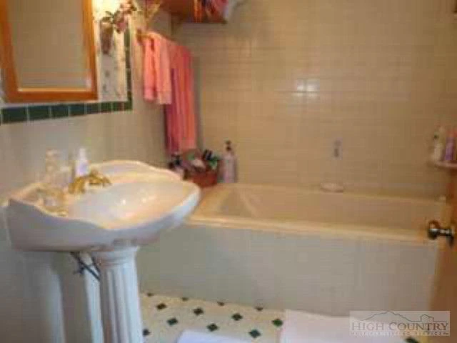 Image number 3 for the current listing