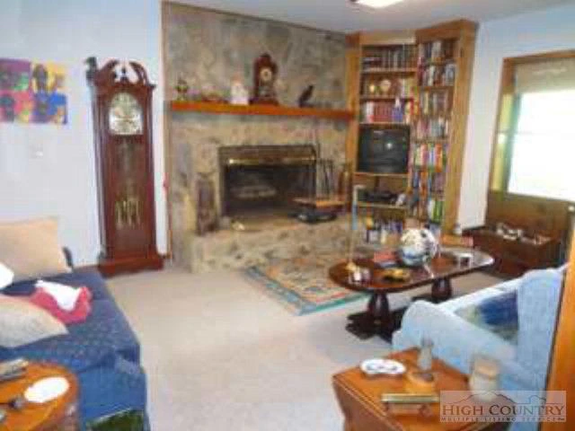 Image number 28 for the current listing