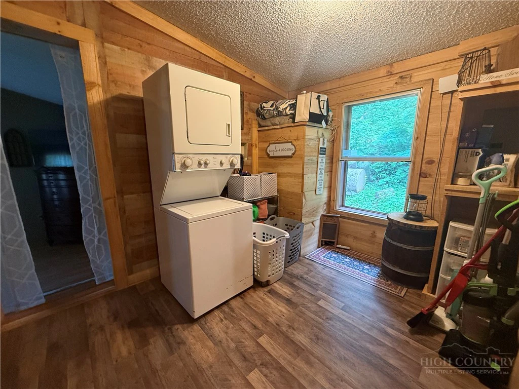 Image number 3 for the current listing