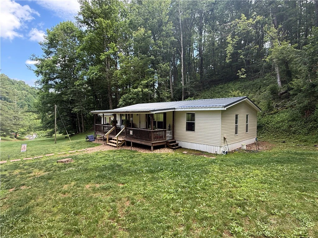 Image number 15 for the current listing