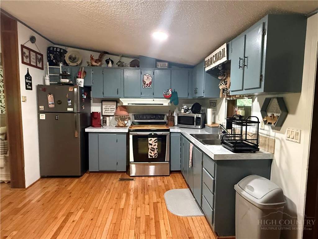 Image number 9 for the current listing