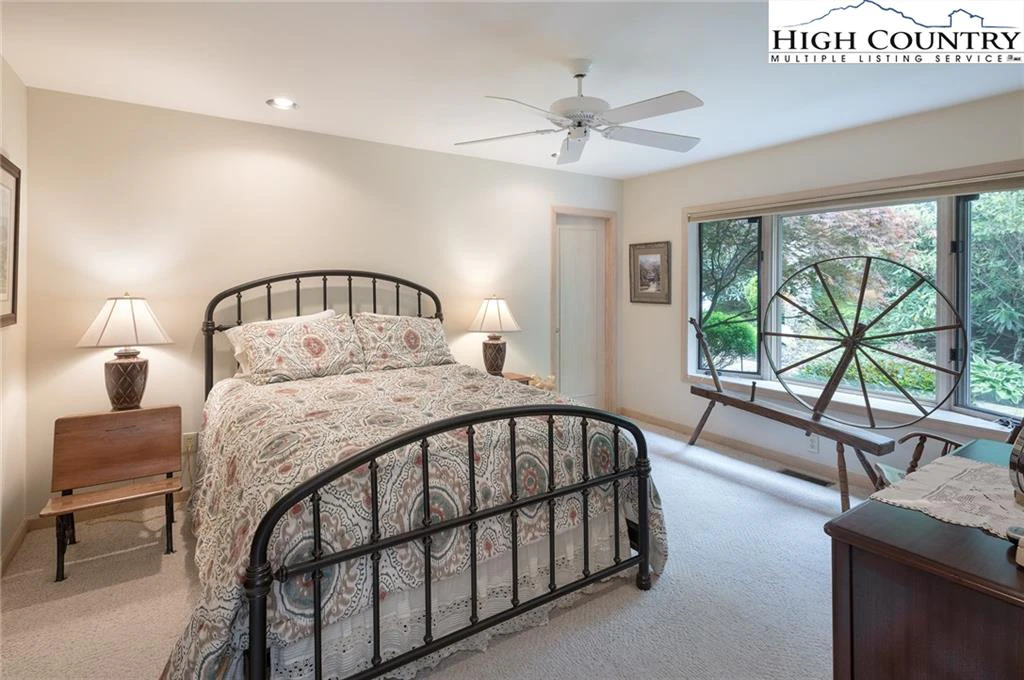 Image number 10 for the current listing